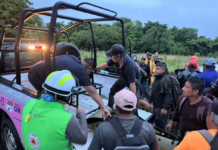 Eleven people were rescued from a volcano in Veracruz; one died during the descent.
