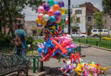 Out-of-town street vendors take over downtown Morelia; the majority come from Orizaba, Veracruz.